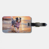 Zandige Australische Herder Hond op Strand Zonsond Bagagelabel (Achterkant horizontaal)