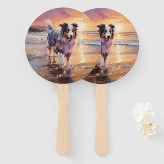 Zandige Australische Herder Hond op Strand Zonsond Handwaaier (Voorkant en achterkant)