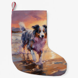 Zandige Australische Herder Hond op Strand Zonsond Kleine Kerstsok