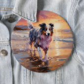 Zandige Australische Herder Hond op Strand Zonsond Ronde Button 6,0 Cm (In situ)