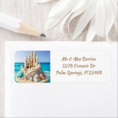 Zandkasteel en zeeschelpen op het strand etiket (Insitu)