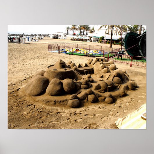 Zandkasteel kunst op Marbella strand Poster (Voorkant)