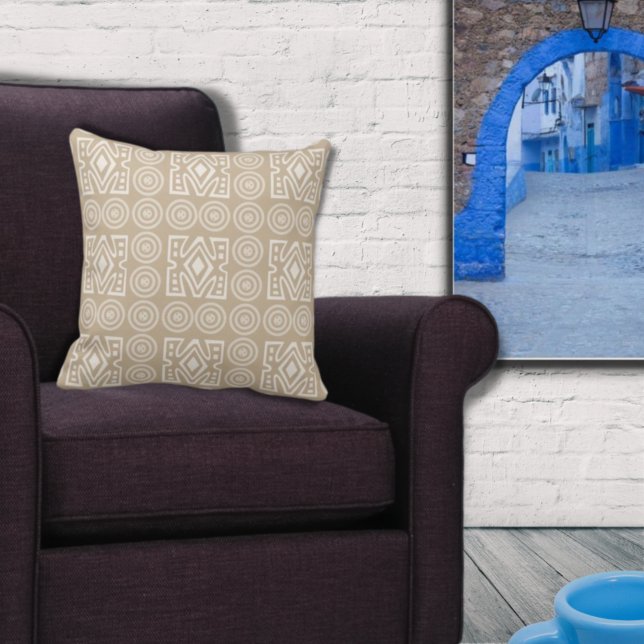 Zandkleurig Afrikaans geïnspireerd herhalingspatro Kussen (Creator heeft geüpload)