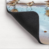 Zandpiers die langs de strand lopen muismat (Hoek)