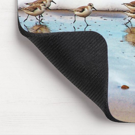 Zandpiers die langs de strand lopen muismat (Hoek)