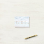 Zandpiers die langs de strand lopen post-it® notes (Op bureau)