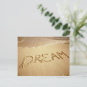 Zandschrift 'Dream' met inkomend surf bovenaan Briefkaart (Staand voorkant)
