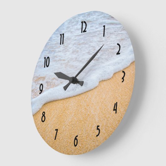 Zandstrand met schuimig Surf Grote Klok (Hoek)