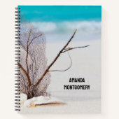 Zandstrand met witte schelpen notitieboek (Voorkant)