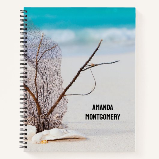 Zandstrand met witte schelpen notitieboek (Voorkant)