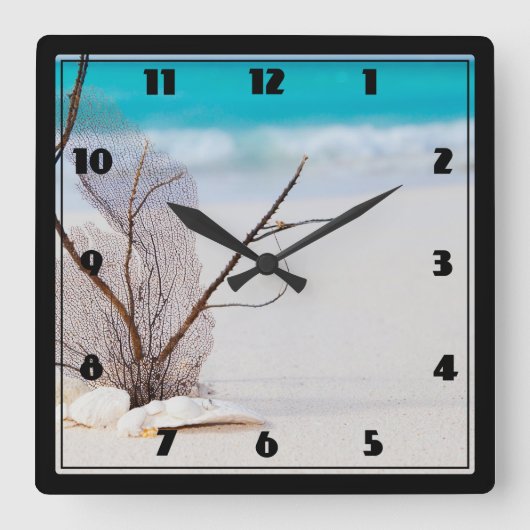 Zandstrand met witte schelpen vierkante klok (Voorkant)