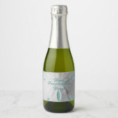 Zandstrand op zee in de zeescheepvaart sparkling wijnetiket (Voorkant)