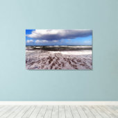 Zandstrand, wolken in de blauwe lucht. schilderen. canvas afdruk (Insitu (Houten vloer))
