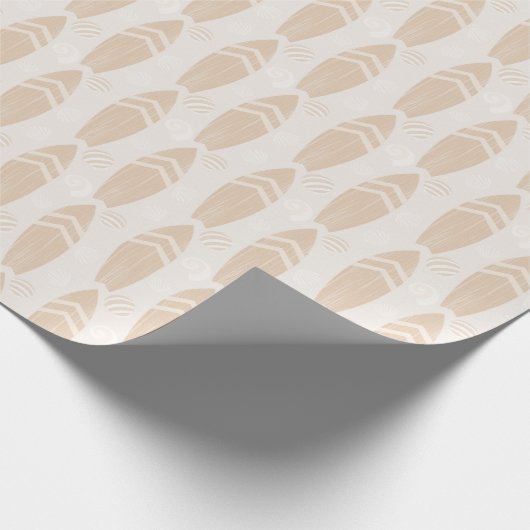 Zandsurfbord en shell-patroonovervulpapier cadeaupapier (Hoek)