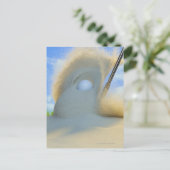 zandwig die een golfbal uit een zand raakt briefkaart (Staand voorkant)