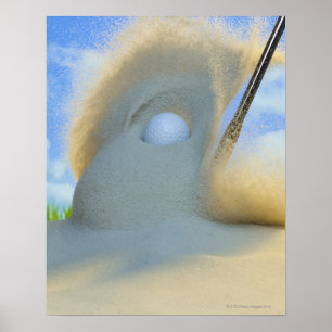 zandwig die een golfbal uit een zand raakt poster