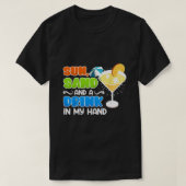 Zandzon en Drink in mijn Hand Funny Vacation Summe T-shirt (Design voorkant)