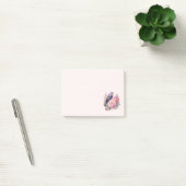Zangvogel staande bovenop roze pioenrozen post-it® notes (Kantoor)