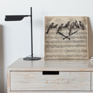 zangvogels zitten op een muziekverzameling vierkante klok