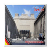 zDE044 BERLIN Pergamon museum Duitsland, Tegeltje (Voorkant)