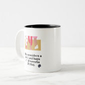 Ze beschouwt een veld en koopt het. (Proverbs 3116 Tweekleurige Koffiemok (Voorkant links)