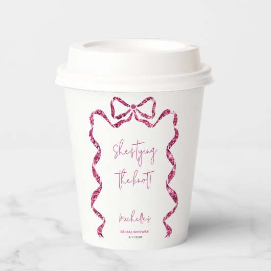 Ze binden de knoop glitter roze strik vrijgezellen papieren bekers (Voorkant)
