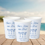 Ze bindt de knoop aan een elegante hand getekend papieren bekers<br><div class="desc">Dit elegante 'She's Tying the Knot'-ontwerp is perfect voor een strand- of kustvrijgezellenfeest. Het ontwerp heeft een prachtig thema aan zee, met een stijlvol lettertype en een verfijnde lay-out die zeker indruk zal maken op uw gasten. Op de achterkant van de uitnodiging vindt u alle weekenddetails voor het vrijgezellenfeest, waardoor...</div>