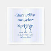 Ze bindt de knoop aan een elegante hand getekend servet (Voorkant)