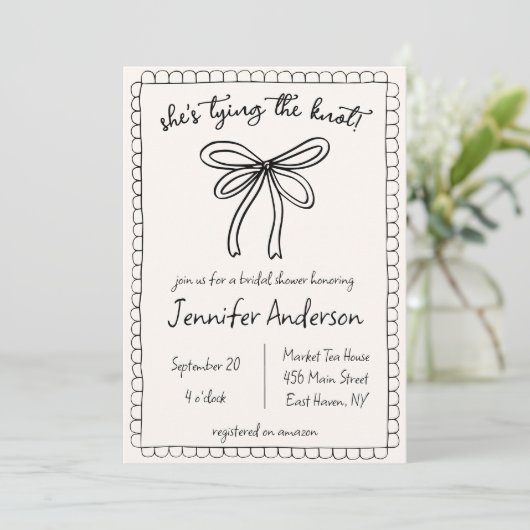 Ze bindt de knoop aan het Hand Drawn Bow Vrijgezel Kaart (Staand voorkant)