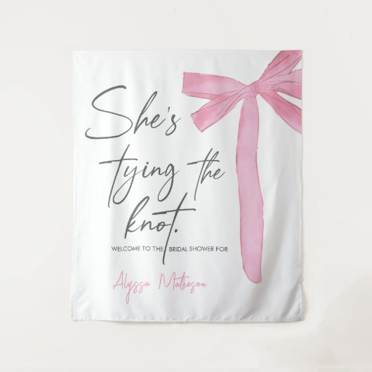 Ze bindt de knoop aan Script Pink Bow Vrijgezellen Wandkleed (Voorkant)