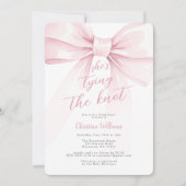 Ze bindt de knoop roze strik Vrijgezellenfeest Kaart (Voorkant)