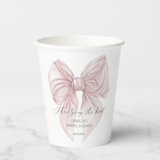 Ze bindt de knoop roze strik Vrijgezellenfeest Papieren Bekers (Voorkant)