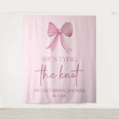 Ze bindt de knoop roze strik Vrijgezellenfeest Wandkleed (Voorkant)