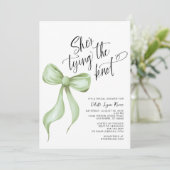 Ze bindt de knoop Sage Green Bow Vrijgezellenfeest Kaart (Staand voorkant)