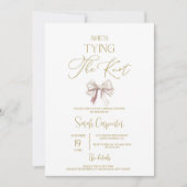 Ze bindt de knoop strik bruids douche uitnodiging (Voorkant)