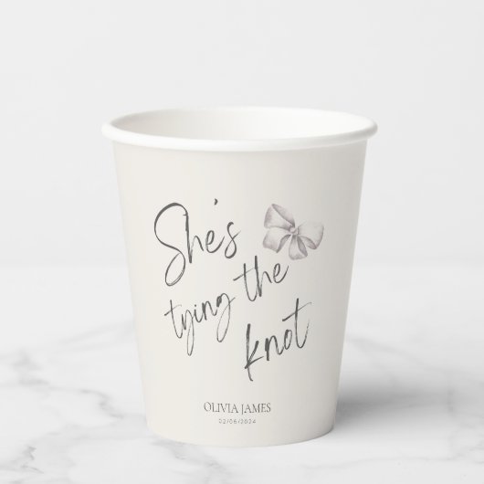 Ze bindt de knoop vrijgezellenfeest papieren bekers (Voorkant)