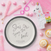 Ze bindt de knoop vrijgezellenfeest papieren bordje (Feest)