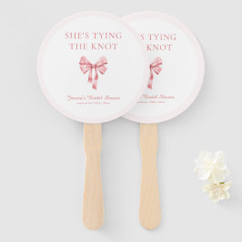 Ze bindt de knoop zacht roze coquette douche handwaaier