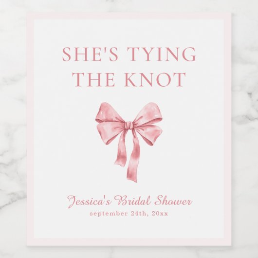 Ze bindt de knoop zacht roze coquette douche wijn etiket (Enkel label)