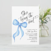 Ze bindt de Knot Blue Bow Ribbon Vrijgezellenfeest Kaart (Staand voorkant)