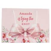 Ze bindt de roze knoop bloemenbloem Vrijgezellenfe Groot Cadeauzakje (Achterkant)