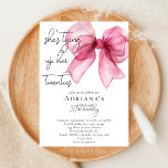 Ze bindt haar 20s Pink Bow 30e verjaardag vast Kaart<br><div class="desc">Ze bindt haar 20s Pink Bow 30th Birthday Invitation vast - Vier de mijlpaal van het 30 worden met deze meisjesachtige en roze, coquettebooguitnodiging. Met een waterverf roze boog en script handgeschreven lettertype. Perfect voor een chique en elegante roze 30e verjaardag of Pink bow party. Verkrijgbaar in zowel print als...</div>