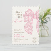 Ze bindt het Knot Pink Lace Bow Vrijgezellenfeest Kaart (Staand voorkant)
