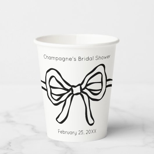 Ze bindt het moderne Vrijgezellenfeest aan de knoo Papieren Bekers (Links)