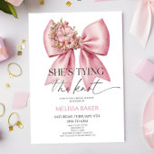 Ze bindt het roze knoopje Floral Bow Vrijgezellenf Kaart
