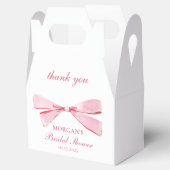 Ze bindt het roze Vrijgezellenfeest van de knoop Bedankdoosjes (Geopend)