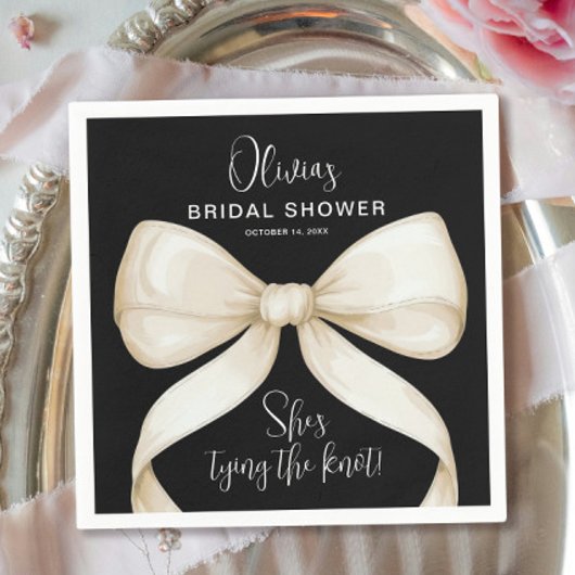 Ze bindt het Vrijgezellenfeest van de knoopboog Servet