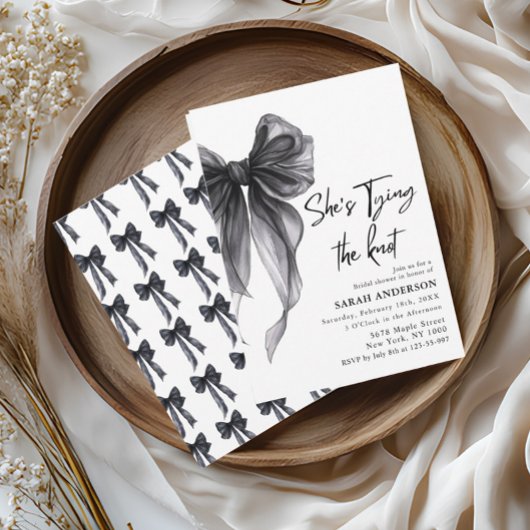 Ze bindt het zwarte Vrijgezellenfeest van de knoop Kaart