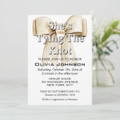 Ze bindt knoop linnen boog Vrijgezellenfeest Kaart (Staand voorkant)