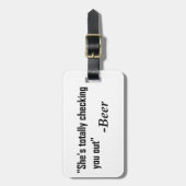 "Ze controleert je helemaal uit" - Bier Bagagelabel (Voorkant verticaal)